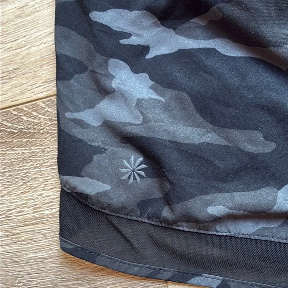 ATHLETA Athletic camo running Shorts medium - Picture 7 of 8